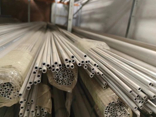 Parlak Eloksallı 6063 Alüminyum Boru Boru Ekstrüde Alüminyum Profiller