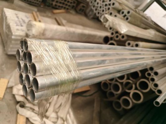 Parlak Eloksallı 6063 Alüminyum Boru Boru Ekstrüde Alüminyum Profiller